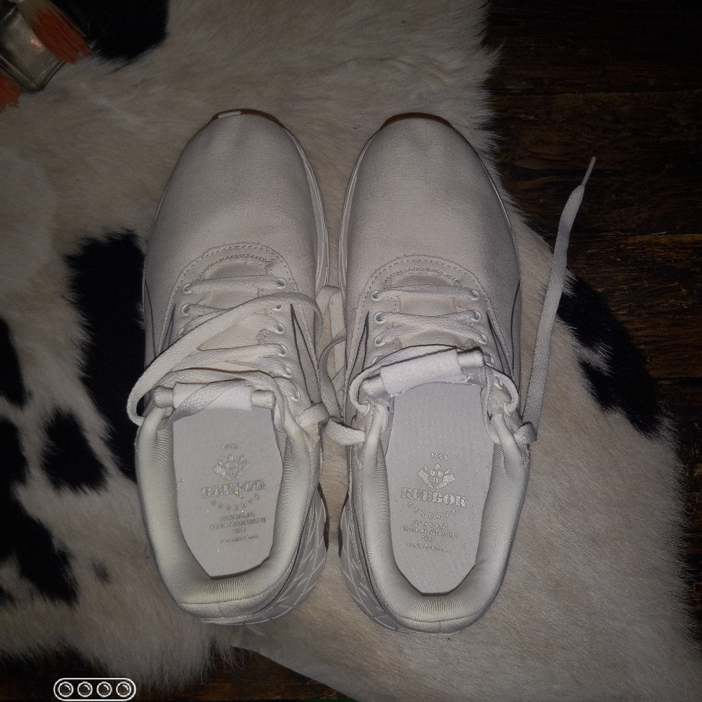 Nwot or box 8.5 Reebok